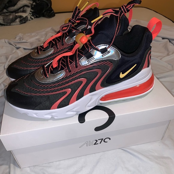 AIR MAX 270 REACTS ENG - Picture 2 of 8